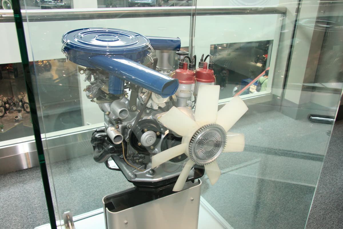 マツダロータリーエンジン10A型