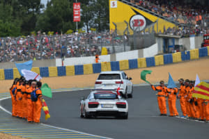 色違い 模様違い だけじゃなく 国旗 まであった サーキットやレースで振られる フラッグ の大切な意味 Auto Messe Web カスタム アウトドア 福祉車両 モータースポーツなどのカーライフ情報が満載