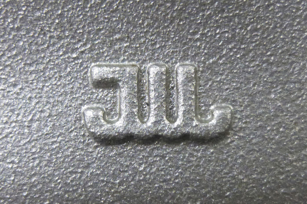 JWLマークが刻印されたアルミホイール