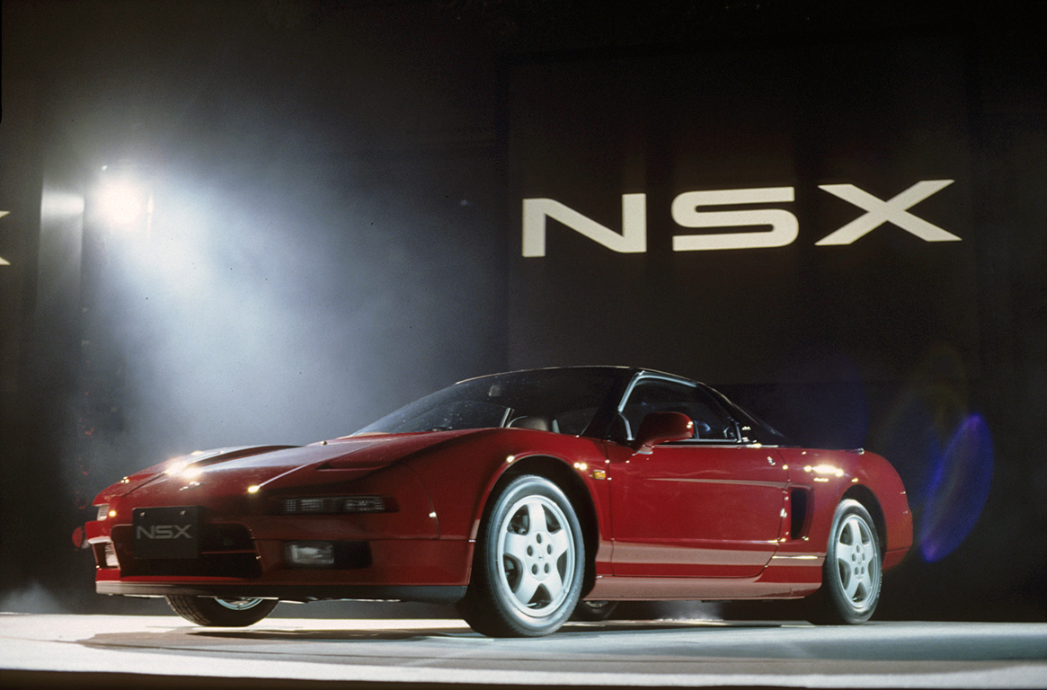 1990年9月から2005年12月に生産終了するまでの約15年間販売された初代NSX