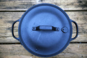 【画像】普通の「鍋」と何が違う？　キャンパーが「ダッチオーブン」を崇めるワケと気になる使い方 〜 画像14