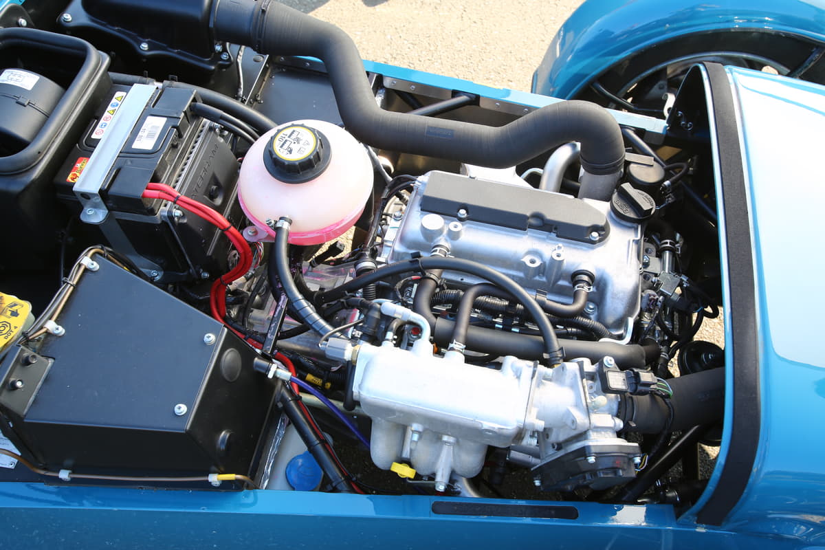 セブン160のエンジン出力は軽自動車の規格を超えた80馬力
