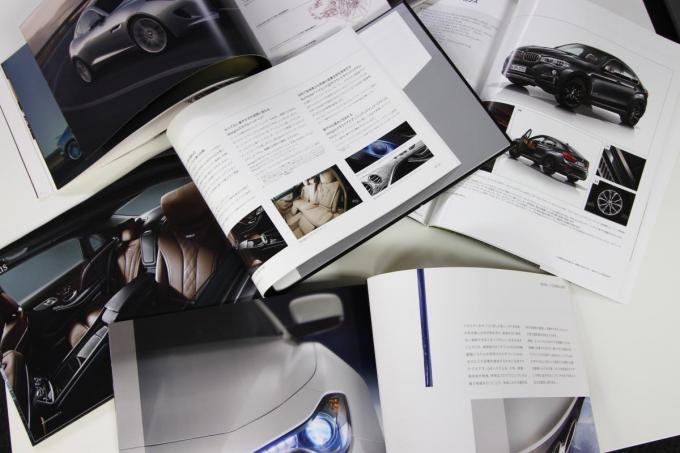 自動車のカタログに書かれているメーカーオプションの数々
