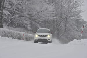 【画像】楽しい冬ドライブは足元からキメる！　雪用タイヤに「MID」ホイールがオススメの理由 〜 画像1
