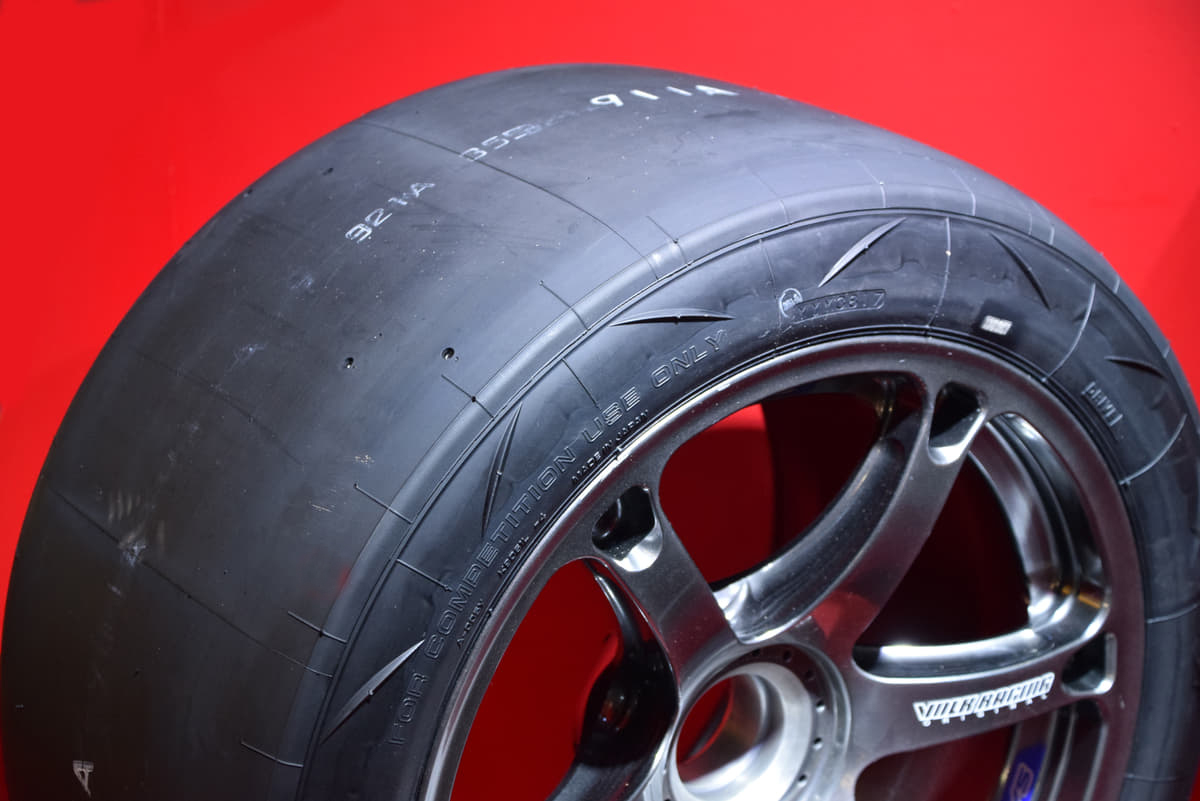 公道使用 Okだけど実際に使うのはヤメるべき 一応 溝 のあるサーキット用タイヤの中身とは Auto Messe Web カスタム アウトドア 福祉車両 モータースポーツなどのカーライフ情報が満載