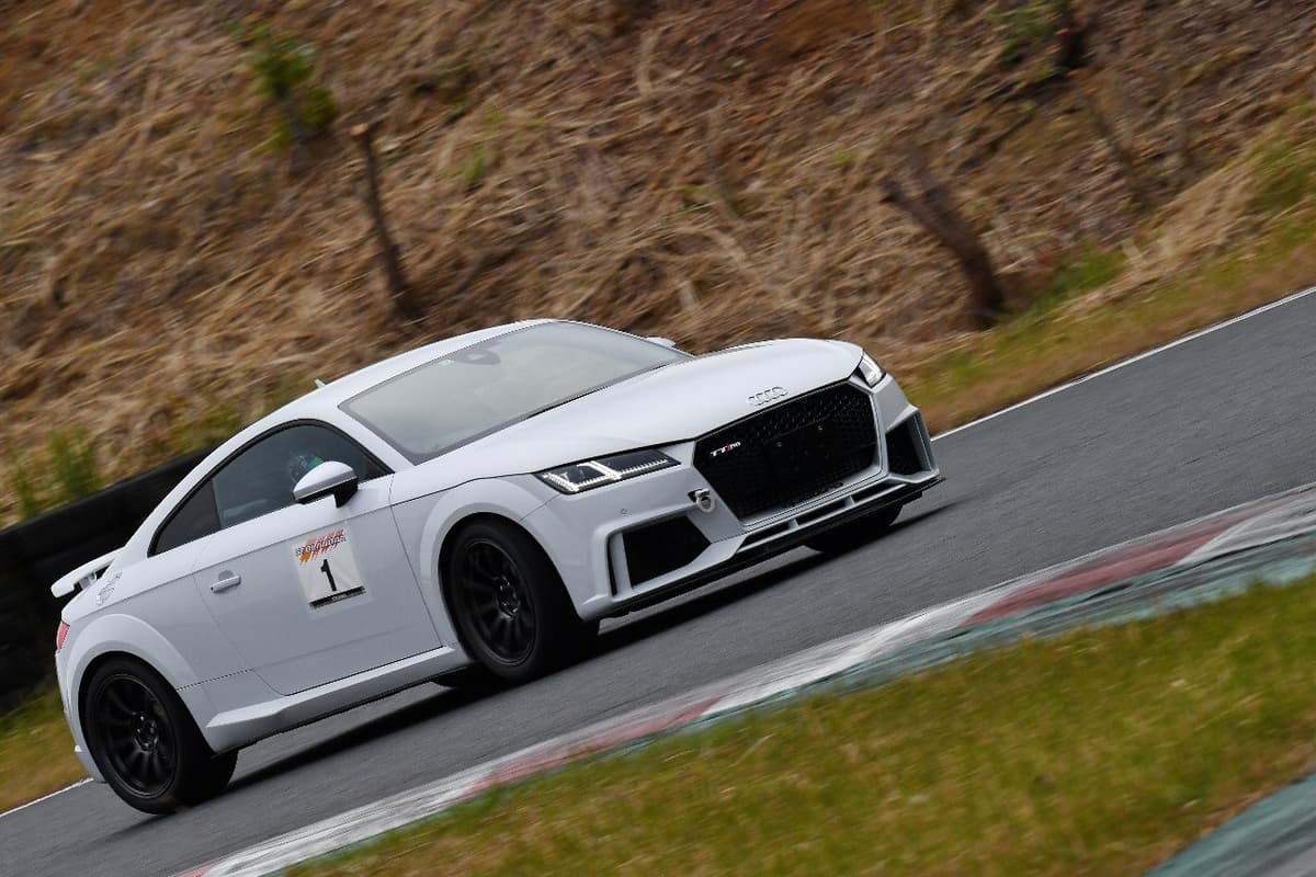 バカっ速の車いすドライバーはアウディtt Rsを 手だけ で操作 ハンデを補うドラテクと工夫とは Auto Messe Web カスタム アウトドア 福祉車両 モータースポーツなどのカーライフ情報が満載