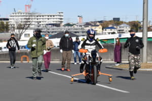 【画像】神奈川県警察も活動をサポート！　「下肢障がい者」が再びバイクを運転「パラモトライダー体験走行会」の中身 〜 画像2