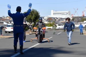 【画像】神奈川県警察も活動をサポート！　「下肢障がい者」が再びバイクを運転「パラモトライダー体験走行会」の中身 〜 画像4
