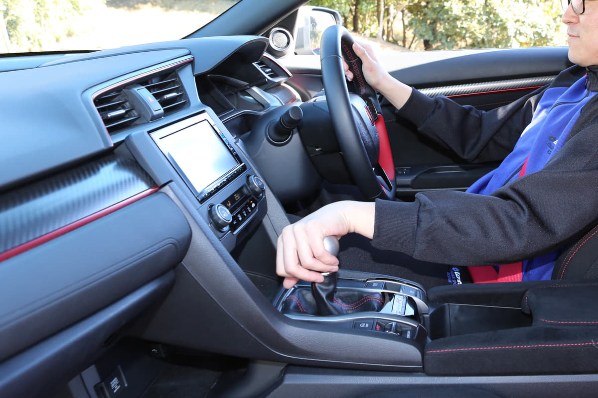 遅さ の原因は ドラポジ かも サーキット走行の正しい 運転姿勢 を伝授 Auto Messe Web カスタム アウトドア 福祉車両 モータースポーツなどのカーライフ情報が満載