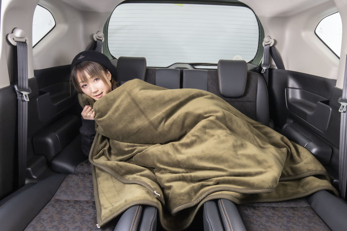 冬の車中泊の鍵は 断熱 にあり 快適な 寝床 を実現するアイテムと方法 Auto Messe Web カスタム アウトドア 福祉車両 モータースポーツなどのカーライフ情報が満載