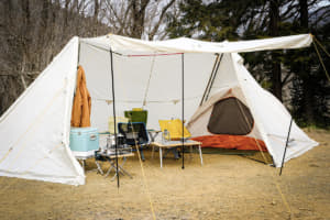 【画像】屋外なのに「こたつ」！　シェルター内テントの「カンガルースタイル」！　強風で「焚き火」ができないキャンプで暖まる方法とは 〜 画像4