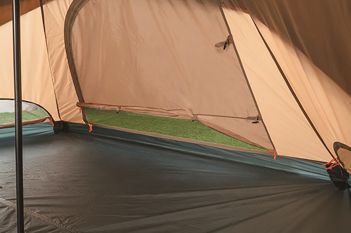 ティピー型のテント内スペースはドーム型ほど自由度がないことも覚えておきたい