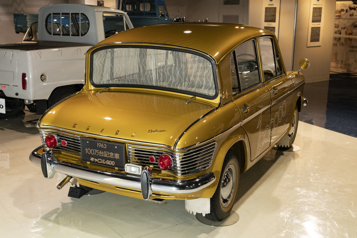 マツダ･ミュージアムに展示されている100万台記念車のキャロル600