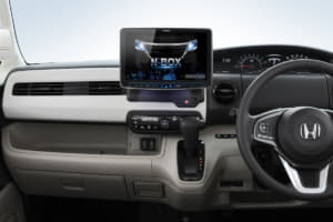 いま車内は 大画面 が当たり前 ネガな要素もある後付け 巨大モニター の選び方 Auto Messe Web カスタム アウトドア 福祉車両 モータースポーツなどのカーライフ情報が満載