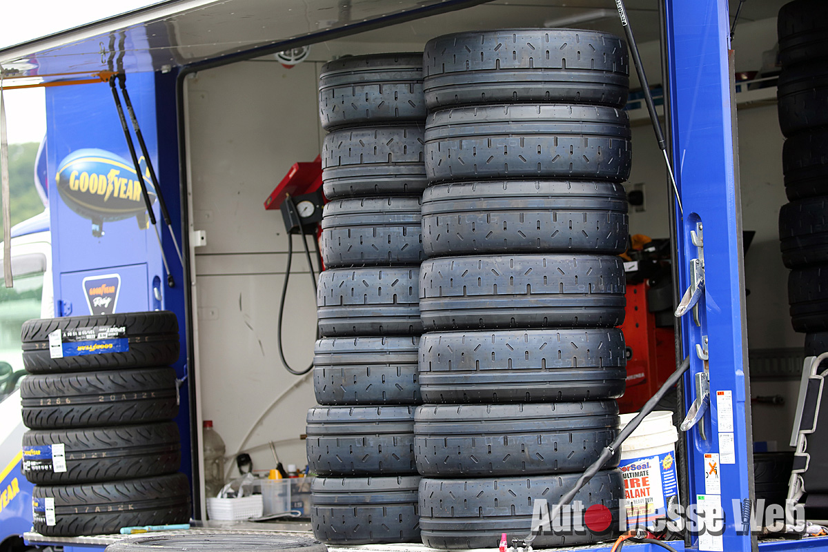 公道走行は避けるべきか サーキット最強の Sタイヤ 正しい使い方 Auto Messe Web カスタム アウトドア 福祉車両 モータースポーツなどのカーライフ情報が満載