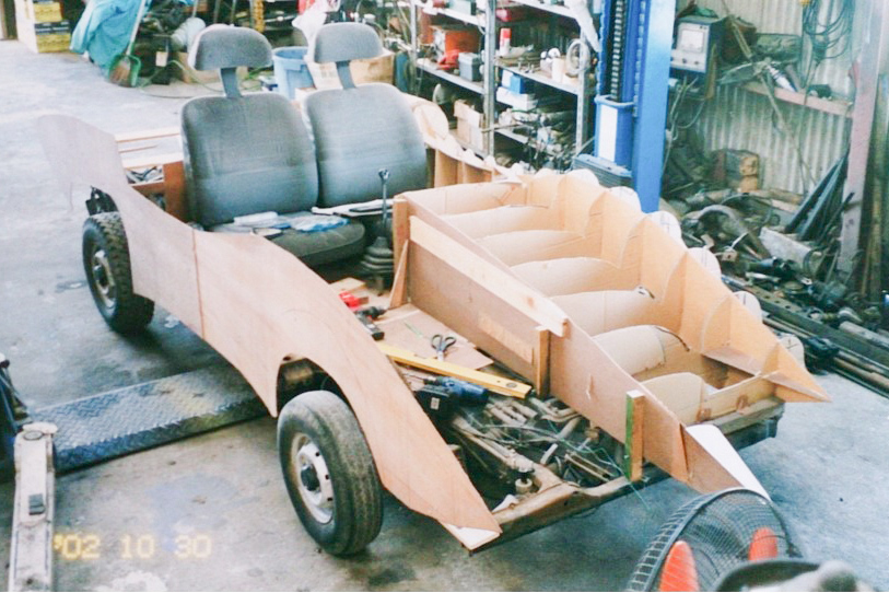 550ccサンバートラックのフレームを使用したマッハ号の石膏原型