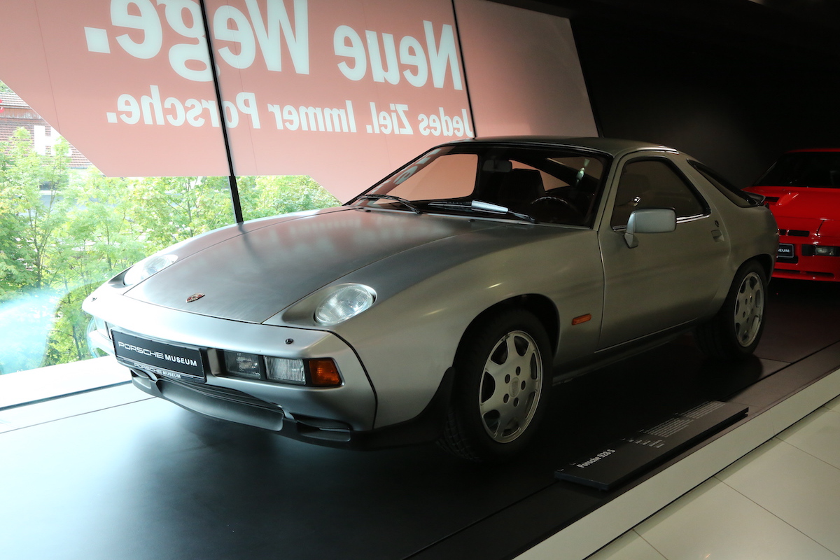 1977年にデビューしたポルシェ928