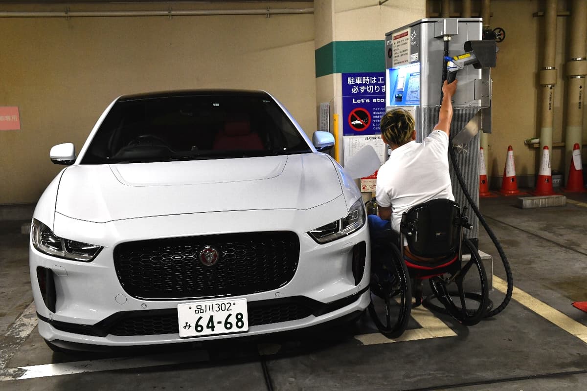 Ev時代 到来に 待った 車いすレーサーが痛感した 充電器 の 残念過ぎる使い勝手 ３つのポイント Auto Messe Web カスタム アウトドア 福祉車両 モータースポーツなどのカーライフ情報が満載