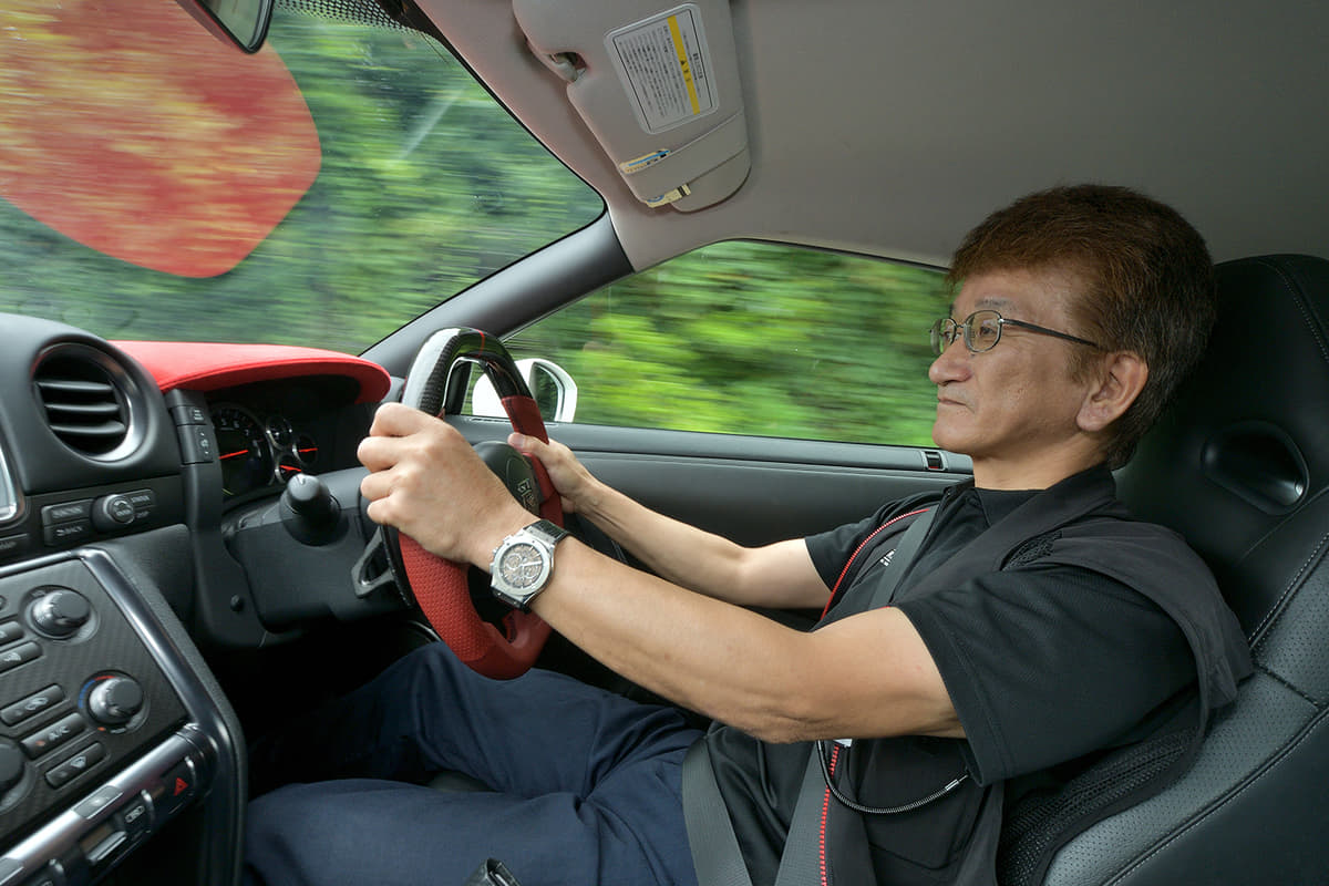スモーキー永田との異名を持つトップシークレット代表永田氏の運転風景