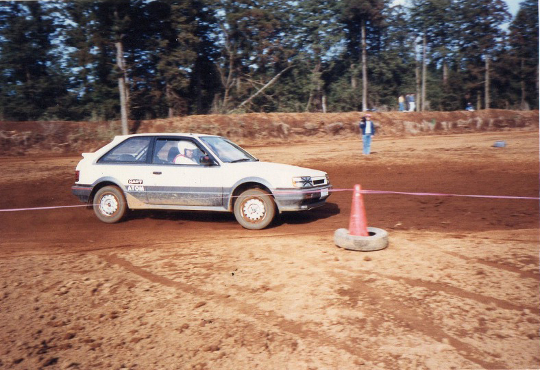 大人の泥んこ遊び がクルマ好きオヤジに大人気 ラリーと似て非なる ダートラ ってどんな競技 Auto Messe Web カスタム アウトドア 福祉車両 モータースポーツなどのカーライフ情報が満載