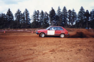 大人の泥んこ遊び がクルマ好きオヤジに大人気 ラリーと似て非なる ダートラ ってどんな競技 Auto Messe Web カスタム アウトドア 福祉車両 モータースポーツなどのカーライフ情報が満載