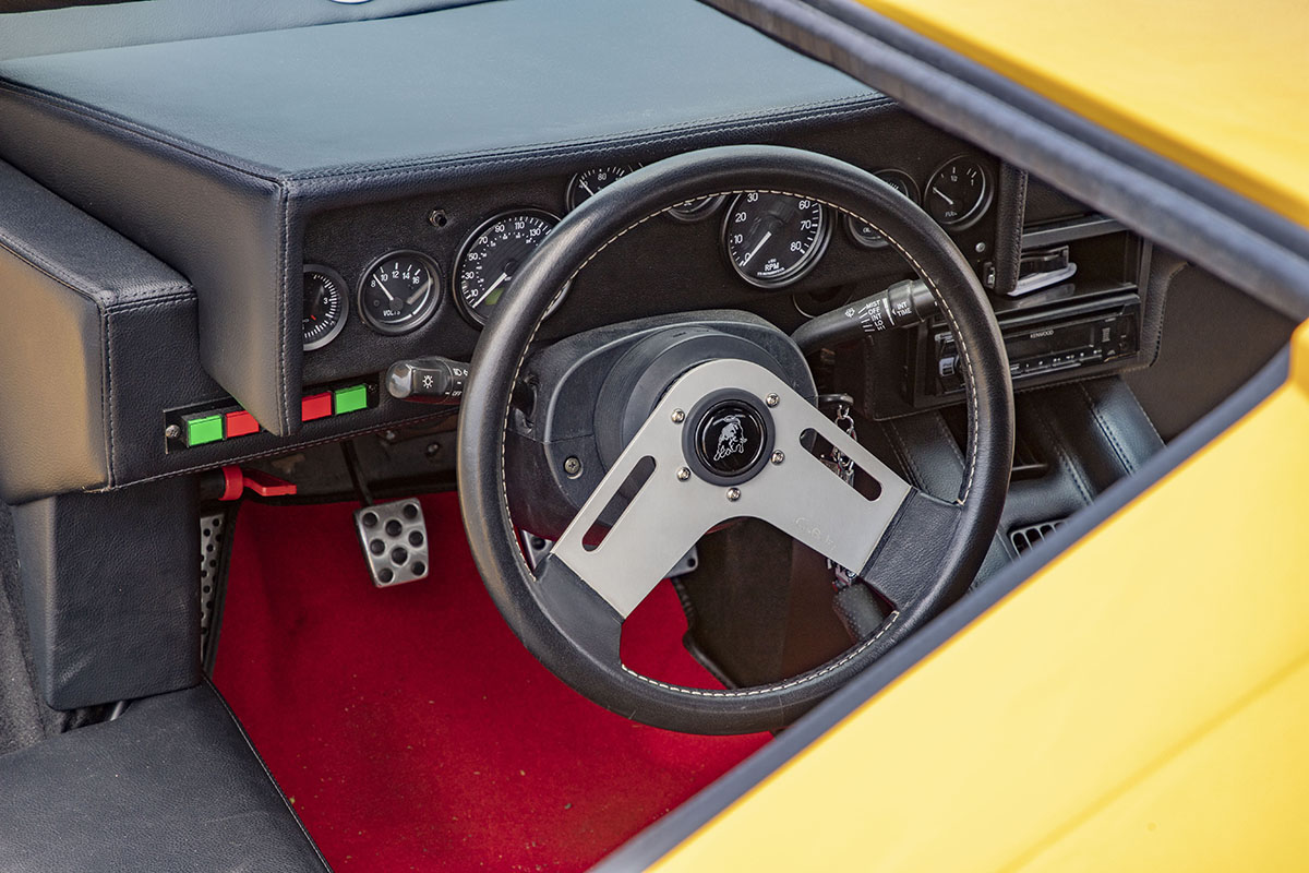 トヨタMR-Sをベースにしたランボルギーニ･カウンタックLP500レプリカの内装