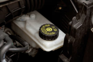 ブレーキパッドの寿命は 交換費用や交換時期について解説 Auto Messe Web カスタム アウトドア 福祉車両 モータースポーツなどのカーライフ情報が満載