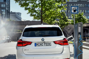 【画像】新型EV「iシリーズ」を続々市場投入！　BMWが電動化に邁進する「真の狙い」とは？ 〜 画像500