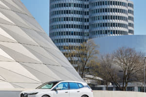 【画像】新型EV「iシリーズ」を続々市場投入！　BMWが電動化に邁進する「真の狙い」とは？ 〜 画像184
