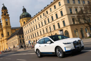 【画像】新型EV「iシリーズ」を続々市場投入！　BMWが電動化に邁進する「真の狙い」とは？ 〜 画像210