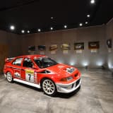 【画像】WRC参戦のランエボVIを間近で見られるイベントが三菱本社ショールームで開催中！　テイクアウト専門カレーショップもオープン 〜 画像42