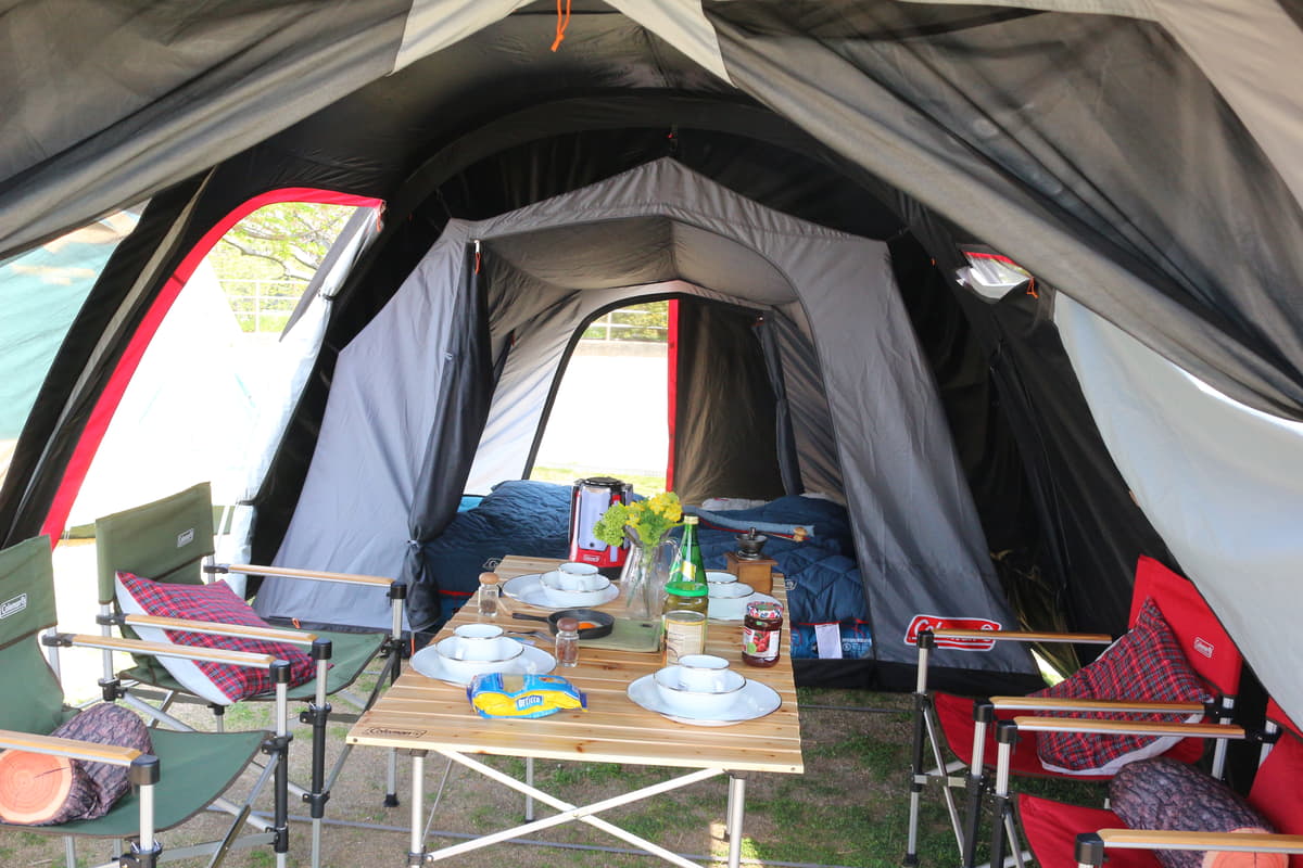 テントを立てるときは風通しの良い場所を選ぶ