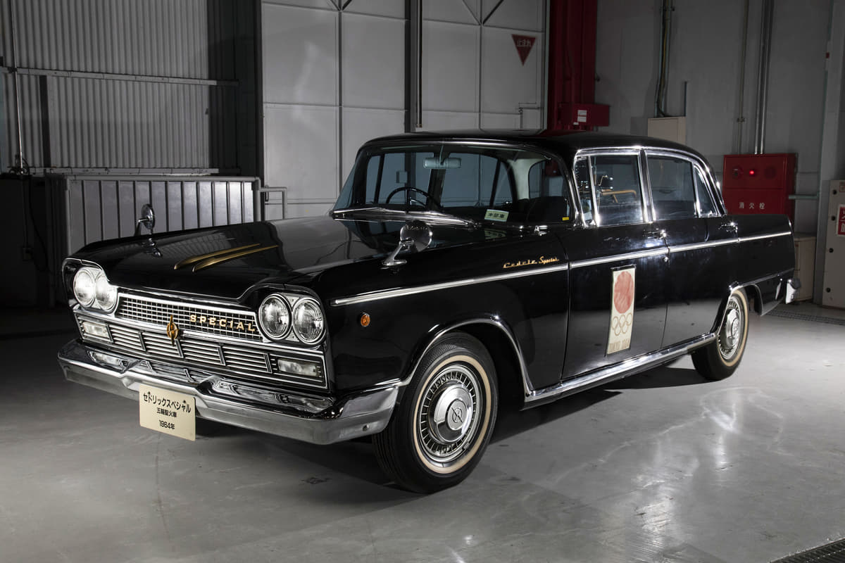特製岡持ち で聖火を搬送 1964年東京オリンピックで大活躍した セドリックスペシャル Auto Messe Web カスタム アウトドア 福祉車両 モータースポーツなどのカーライフ情報が満載