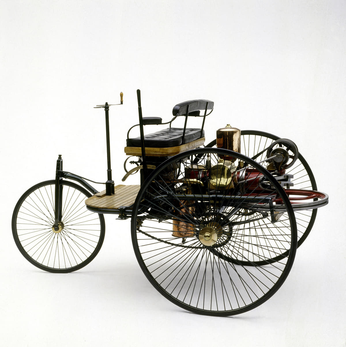 ダイムラーのエンジン付車第一号の３輪プロトタイプ