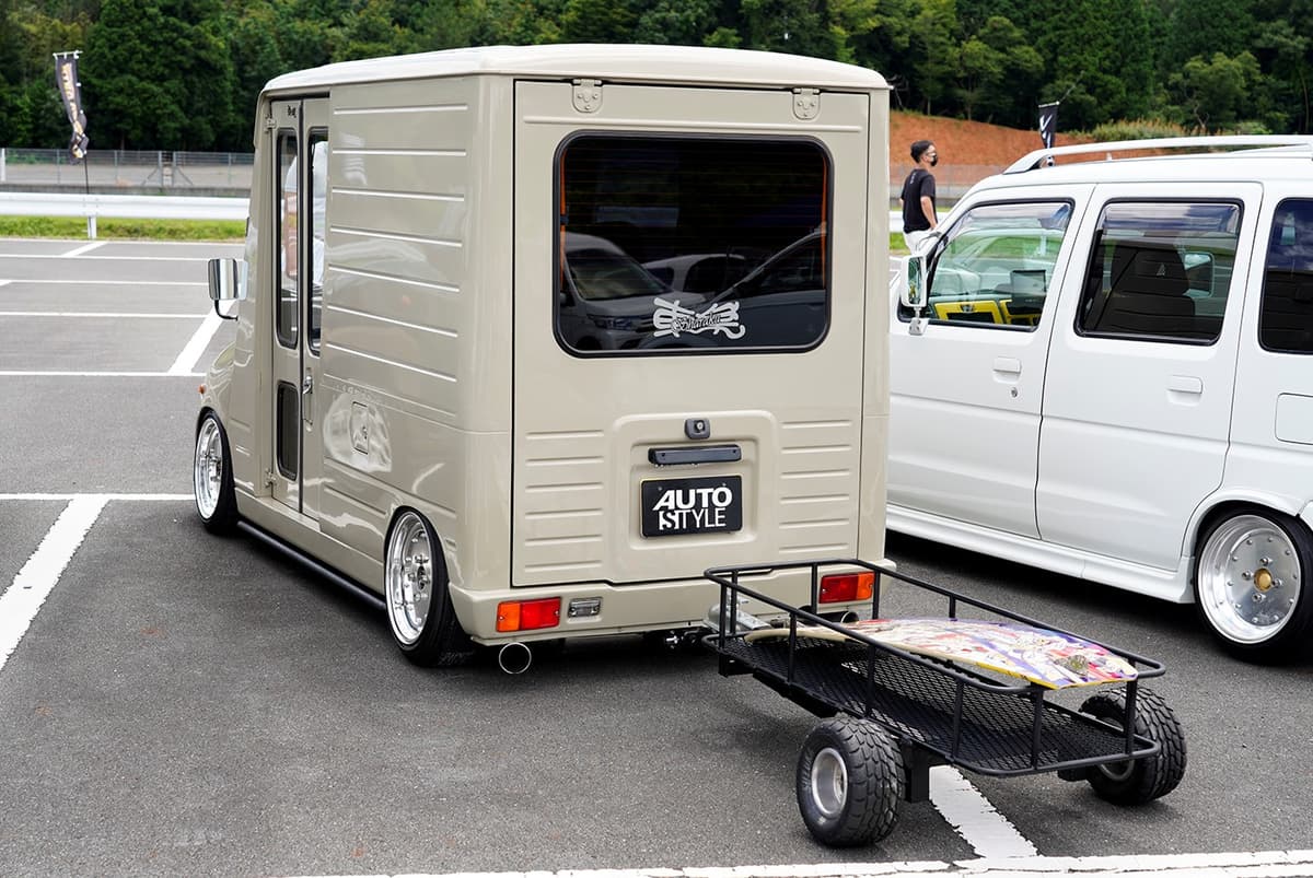 軽カー史上もっとも背高ノッポなのに あえて シャコタン 顔面整形 の ミラウォークスルーバン 画像6 Auto Messe Web カスタム アウトドア 福祉車両 モータースポーツなどのカーライフ情報が満載