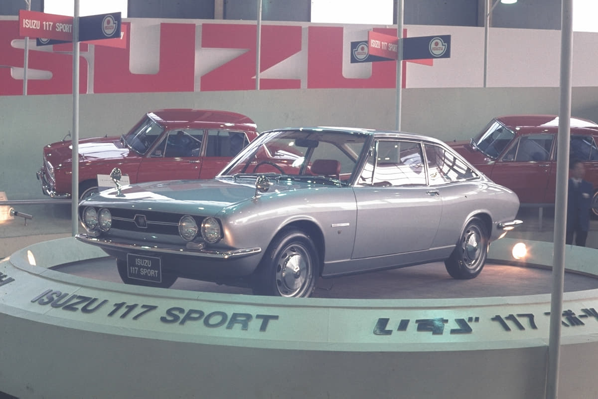 1967年の東京モーターショーに展示されたいすゞ117クーペ