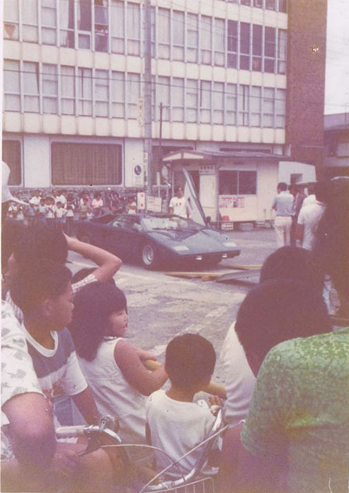 1970年代鋼板のスーパーカーショーの様子