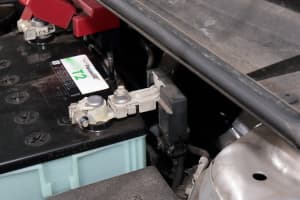 ハイブリッド車はバッテリー上がりの 救援車 にはなれない 意外と知らないバッテリーの基礎知識 Auto Messe Web カスタム アウトドア 福祉車両 モータースポーツなどのカーライフ情報が満載