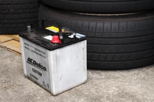 ハイブリッド車はバッテリー上がりの 救援車 にはなれない 意外と知らないバッテリーの基礎知識 Auto Messe Web カスタム アウトドア 福祉車両 モータースポーツなどのカーライフ情報が満載