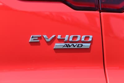 ジャガーi-PACE EV400のエンブレム