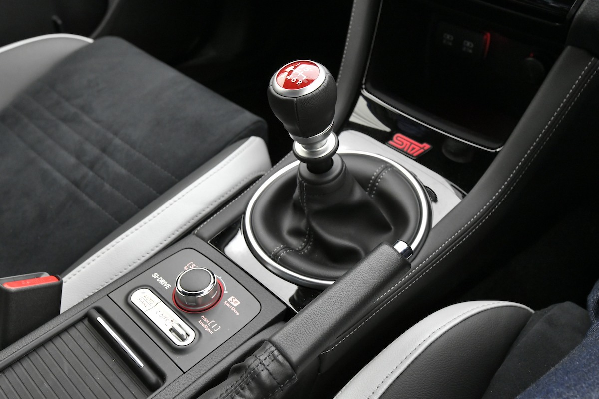 ナルディ に Momo 水中花 懐かしのド定番カスタム Mtシフトノブ交換 のトリビア 画像10 Auto Messe Web カスタム アウトドア 福祉車両 モータースポーツなどのカーライフ情報が満載