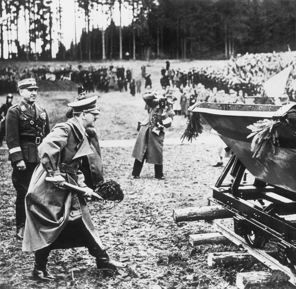 アウトバーン建設が1933年にヒットラー自らの鍬入れ式で開始された