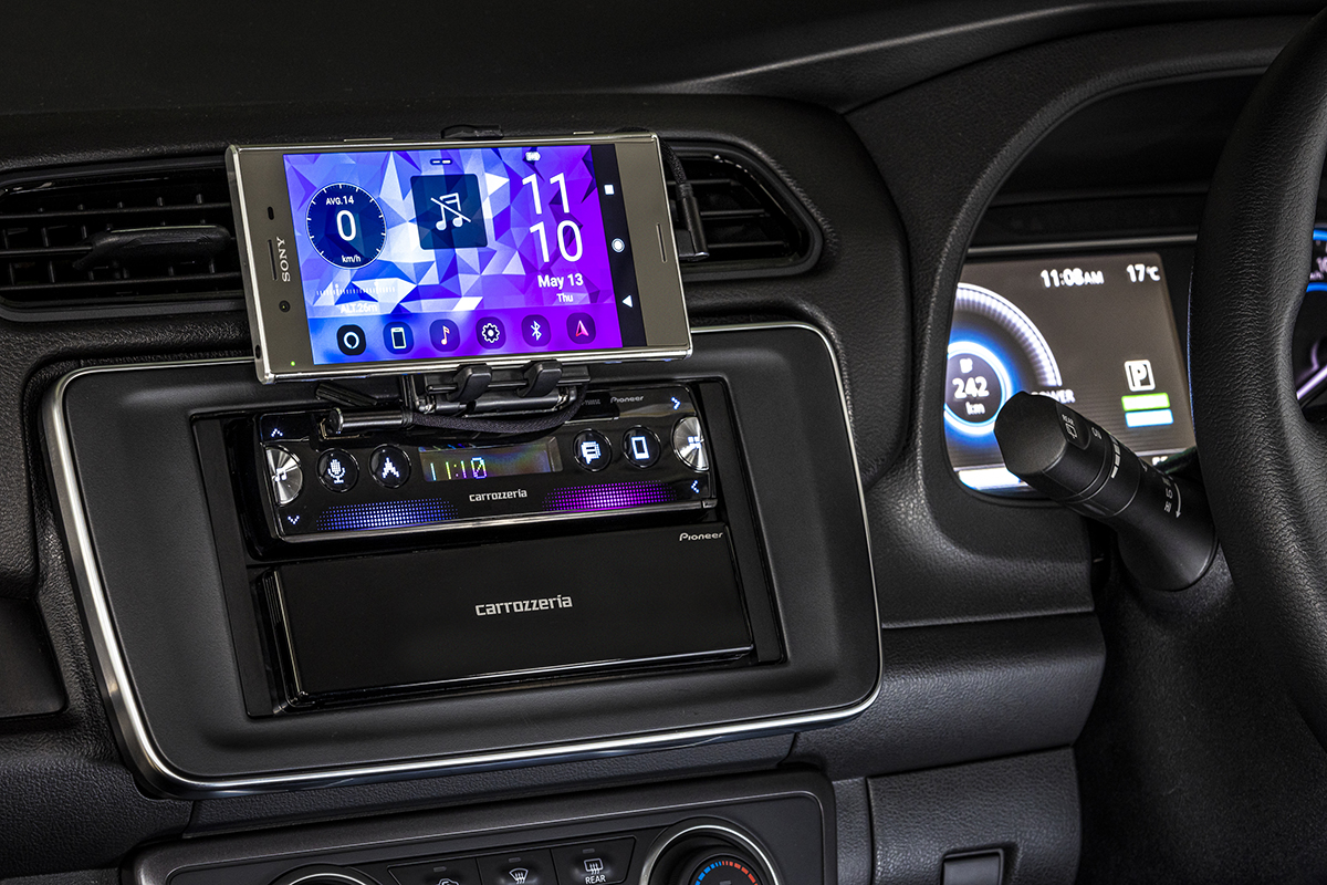 ダッシュボードに固定していても 違反 の場合も 意外と知らない車載用 スマホホルダー の正しい使い方 画像3 Auto Messe Web カスタム アウトドア 福祉車両 モータースポーツなどのカーライフ情報が満載