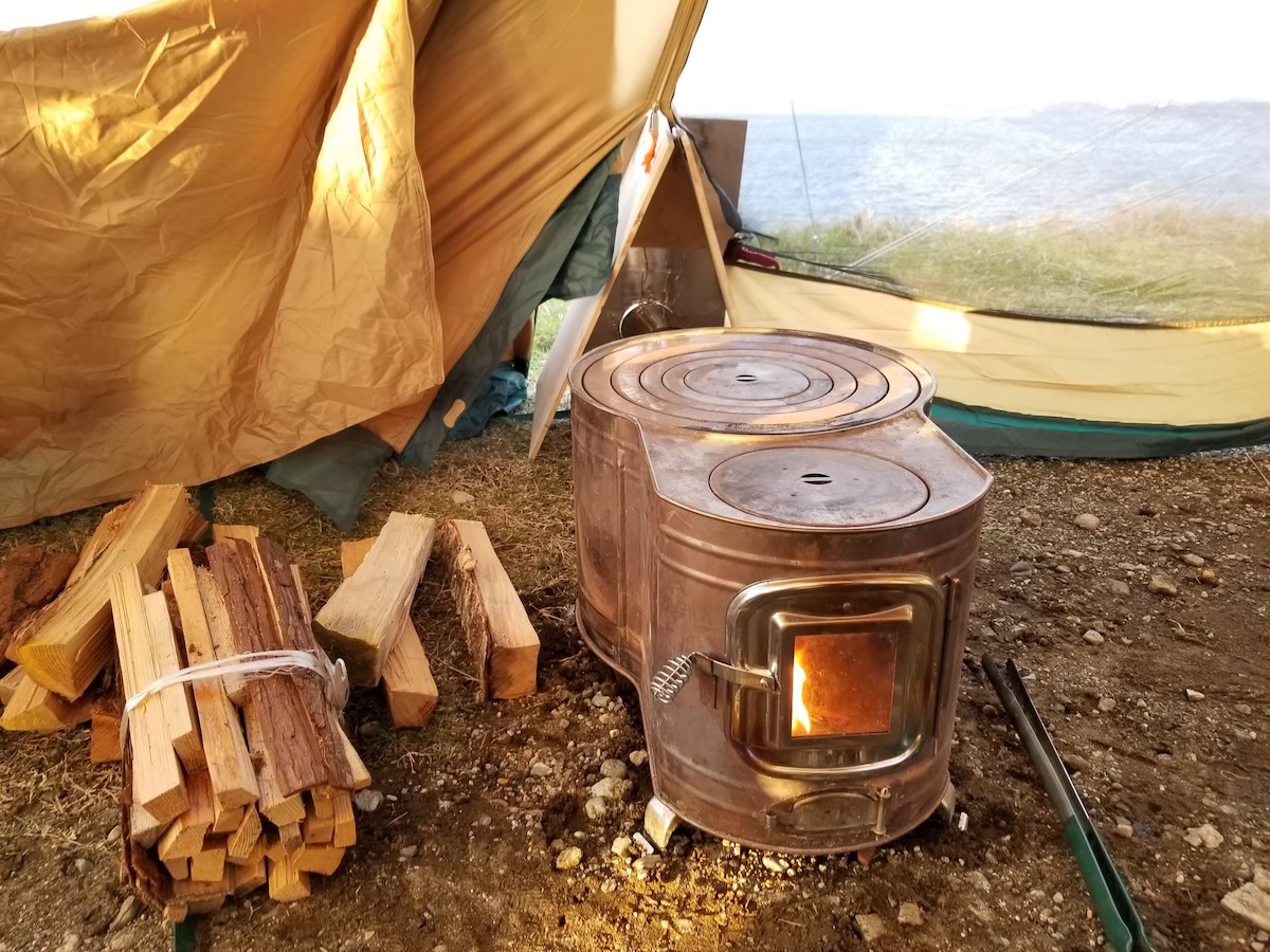 秋＆冬キャンプを楽しむためのキャンプストーブ