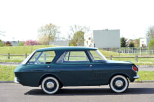 えーと あなた 鬼バック してませんか 個性的にも程がある幻の ルノー900コンセプト とは Auto Messe Web カスタム アウトドア 福祉車両 モータースポーツなどのカーライフ情報が満載