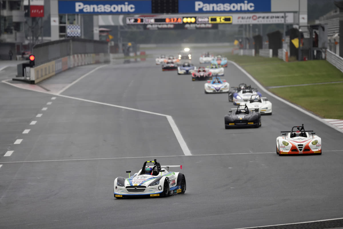 元f1ドライバーが大人げないバトルを展開 レース界の 生きる伝説 が夢の競演 Auto Messe Web カスタム アウトドア 福祉車両 モータースポーツなどのカーライフ情報が満載