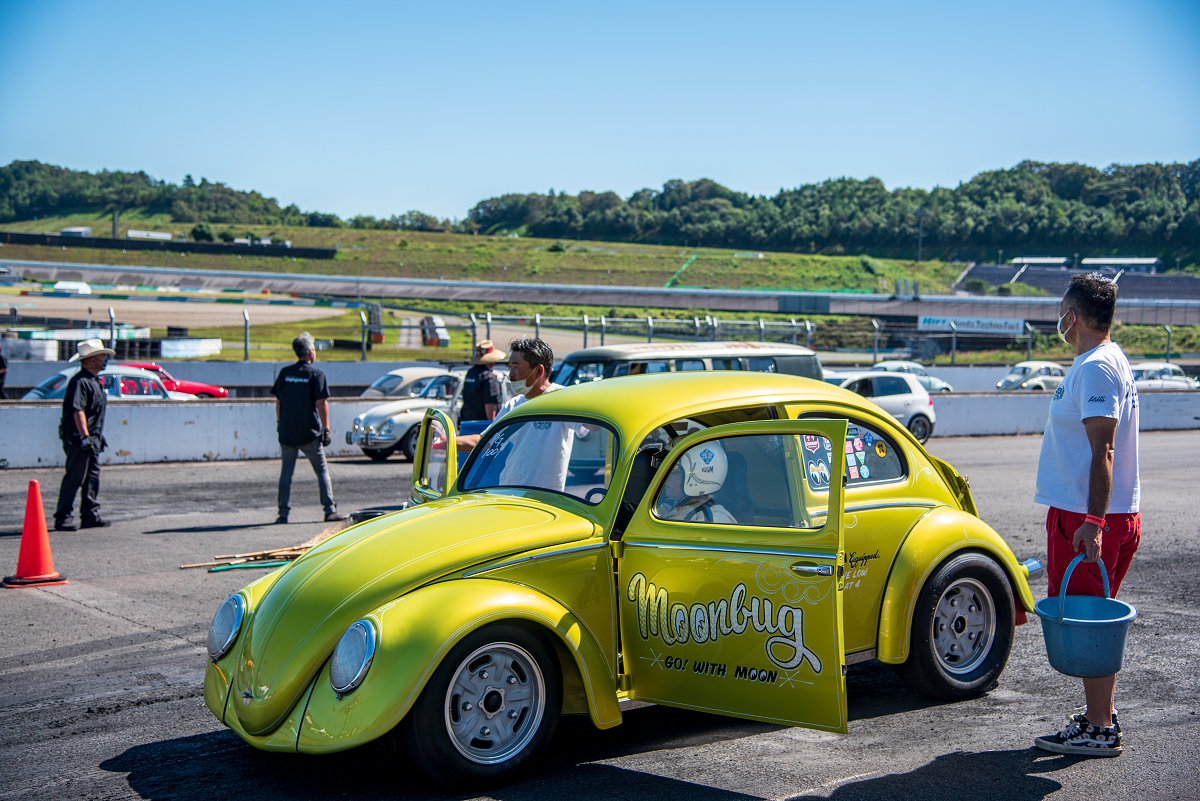 かわいい フォルクスワーゲン がヤンチャに大爆走 70歳超のドライバーでも楽しめる ドラッグレース の魅力とは 画像11 Auto Messe Web カスタム アウトドア 福祉車両 モータースポーツなどのカーライフ情報が満載
