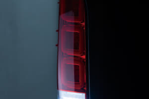 【画像】200系ハイエースに先進的な機能美を与える「ダズフェローズ製」LEDテールランプをピックアップ！ 〜 画像18