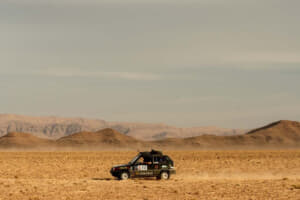 【画像】かわいい「パンダ」の群れが「サハラ砂漠」を大爆走！　世界一ムチャで過激な旧車ラリー 〜 画像50