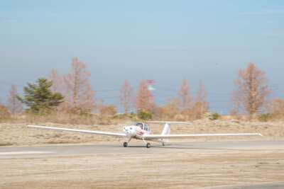 モーターグライダーは離陸と上昇をエンジンで行う